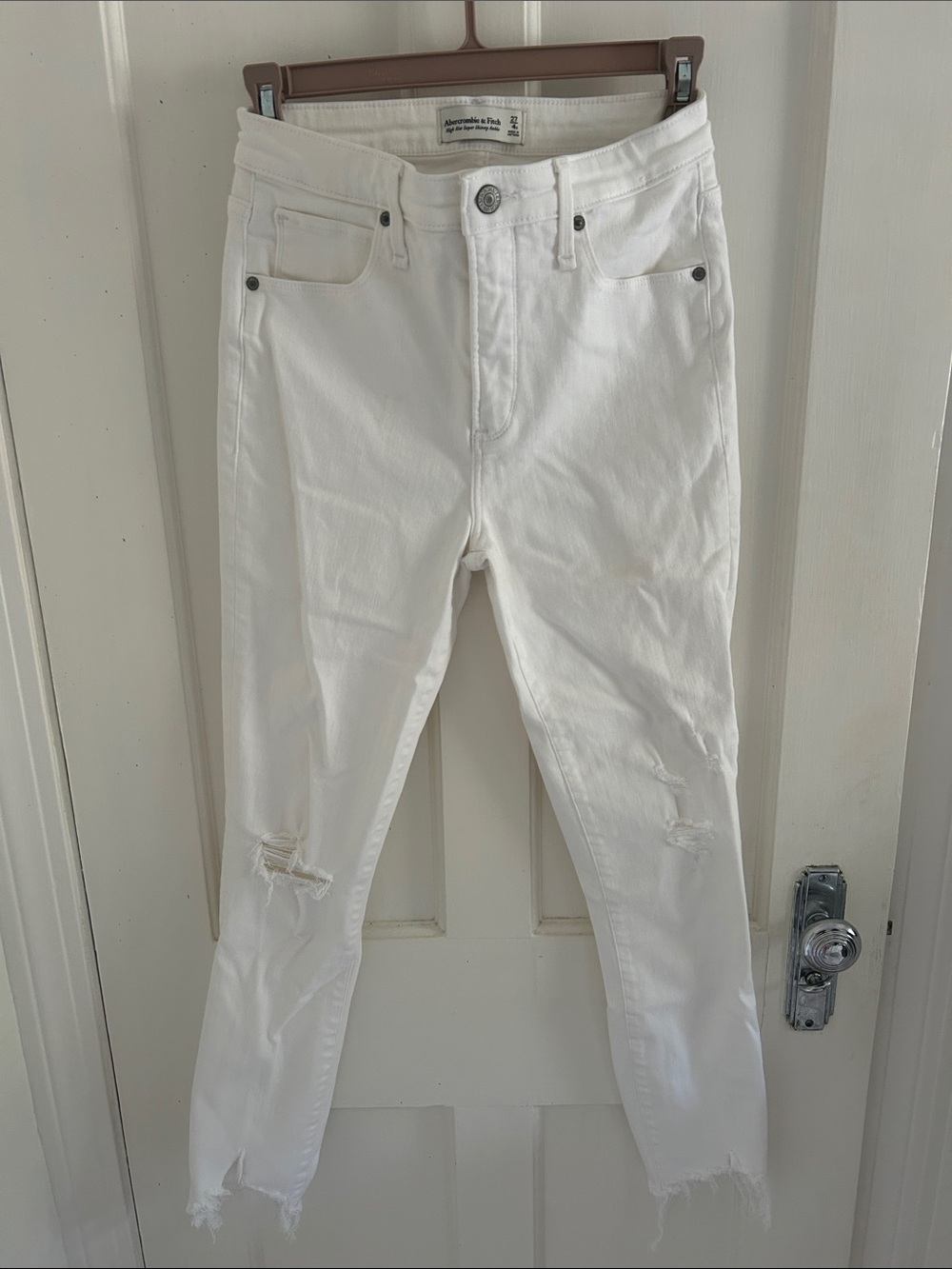 Abercrombie & Fitch White Skinny Jeans - Distressed Hem